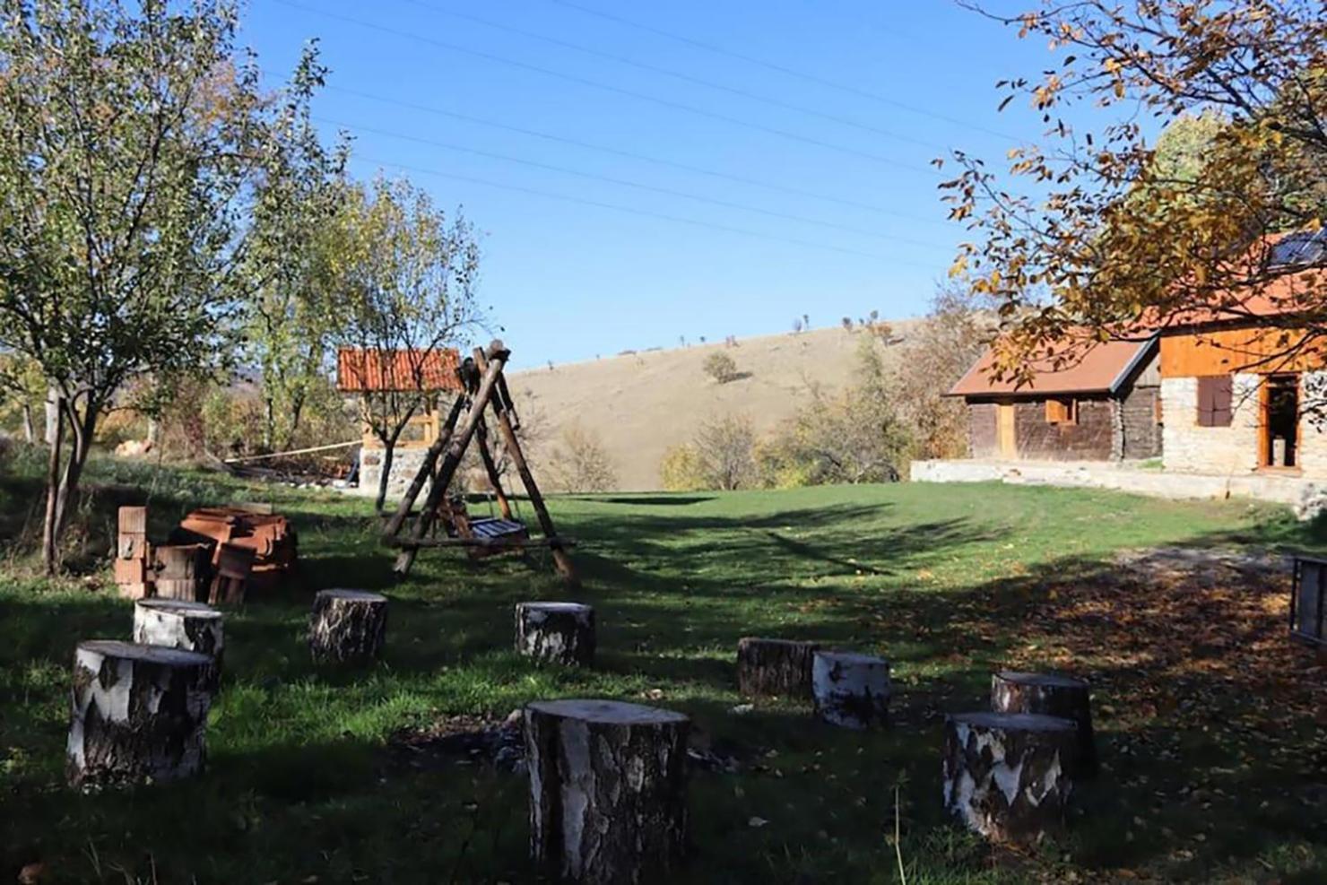 Salas U Bregu In Cheile Carasului Crasova Экстерьер фото